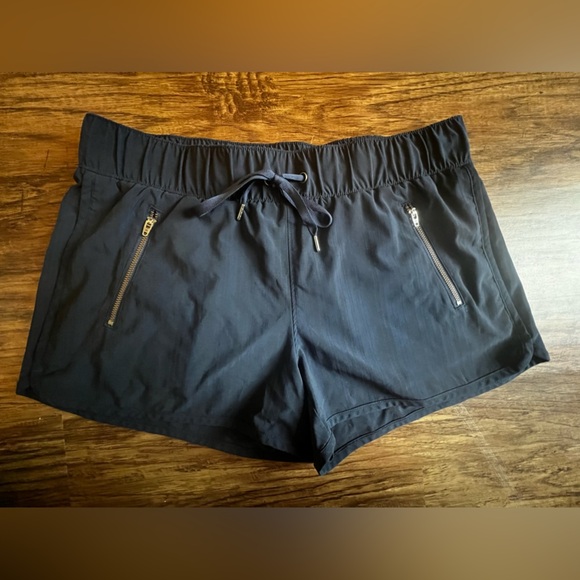 Like new! Athleta Strip Sway Short - Picture 3 of 3